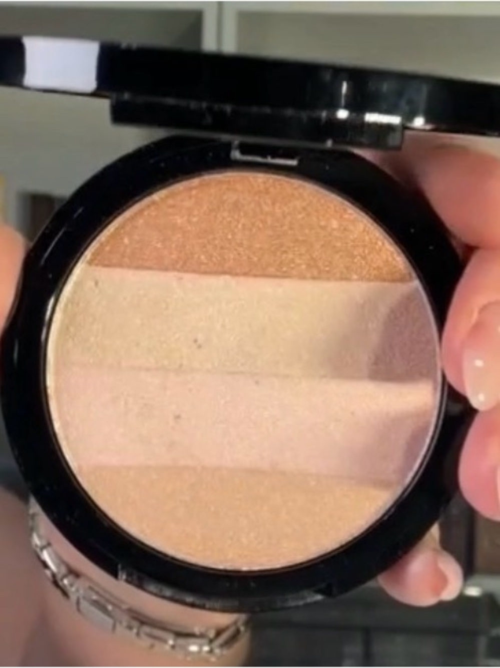 Laura Mercier Multi-color shimmering eyeshadow pallet